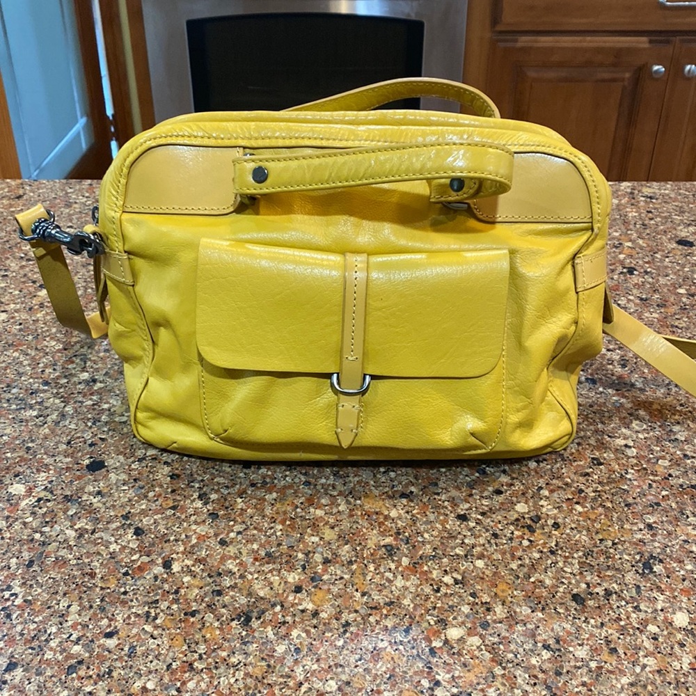 *****PRICE DROP*****  EUC KELSI DAGGER LEATHER CONVERTIBLE SATCHEL
